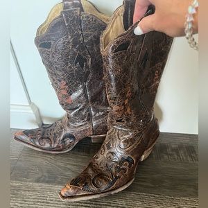 Size 7 brown Corral cowboy boots